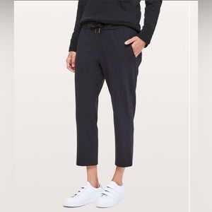 Lululemon On The Fly Crop 23”, Size 2